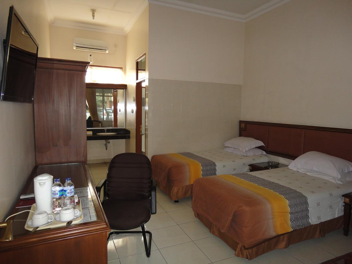 Langensari Hotel Cirebon Exterior photo