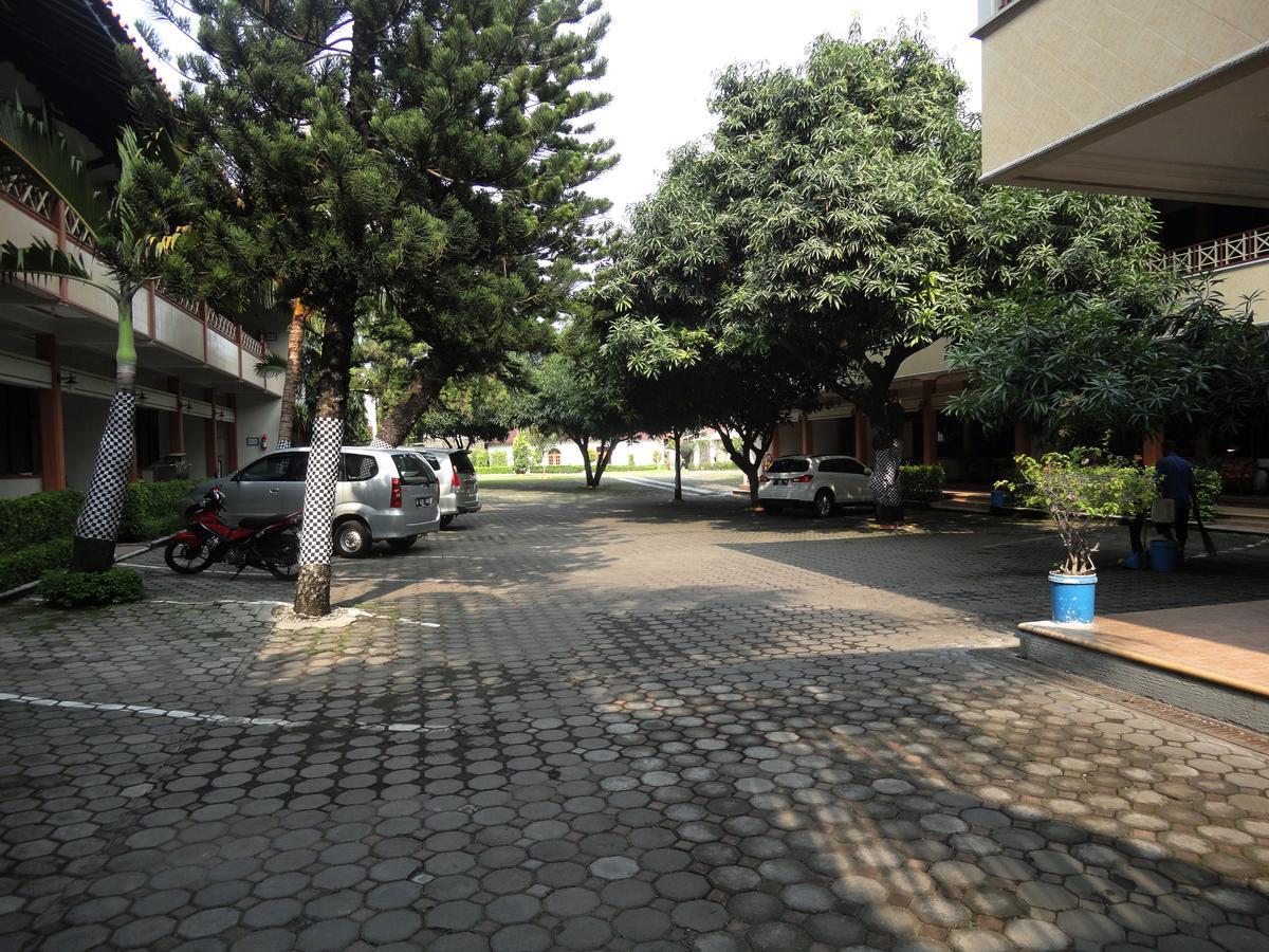 Langensari Hotel Cirebon Exterior photo