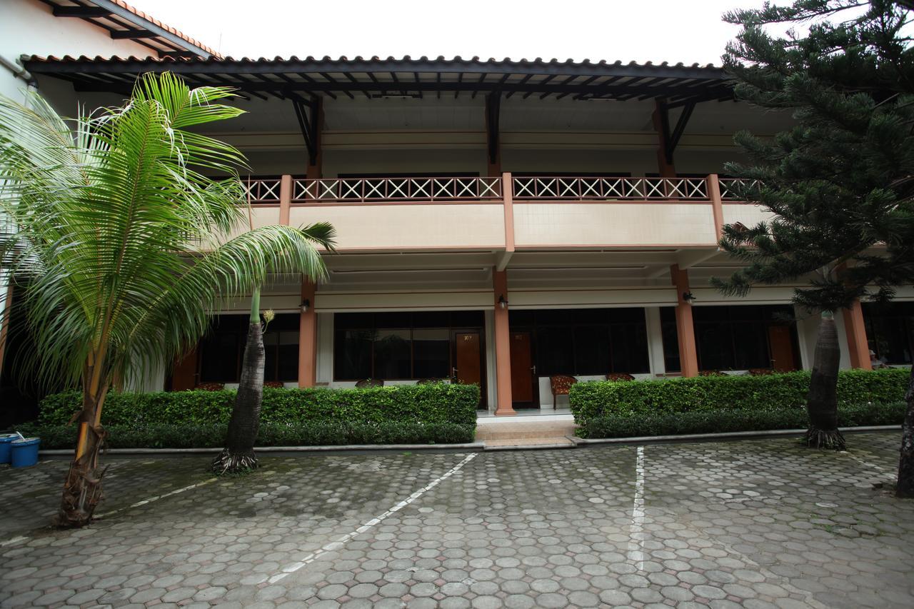 Langensari Hotel Cirebon Exterior photo