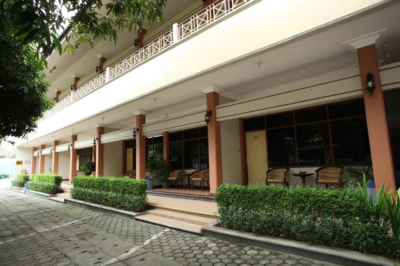 Langensari Hotel Cirebon Exterior photo