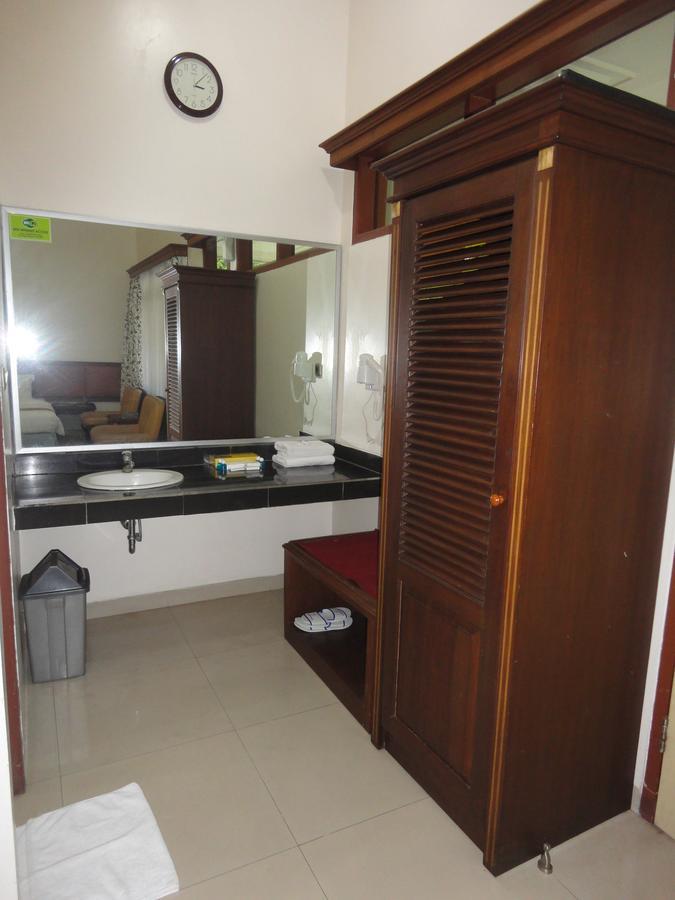 Langensari Hotel Cirebon Exterior photo